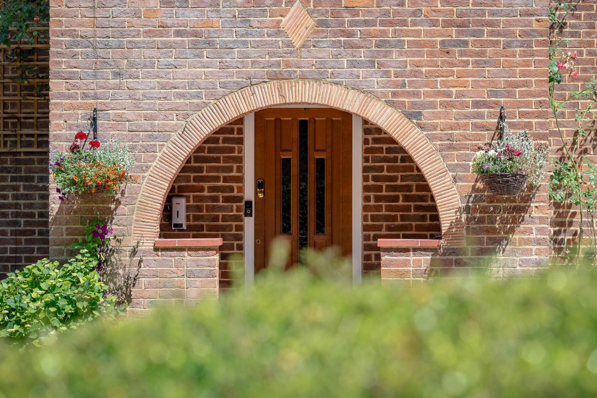Westleigh Hotel Ashtead Exterior foto