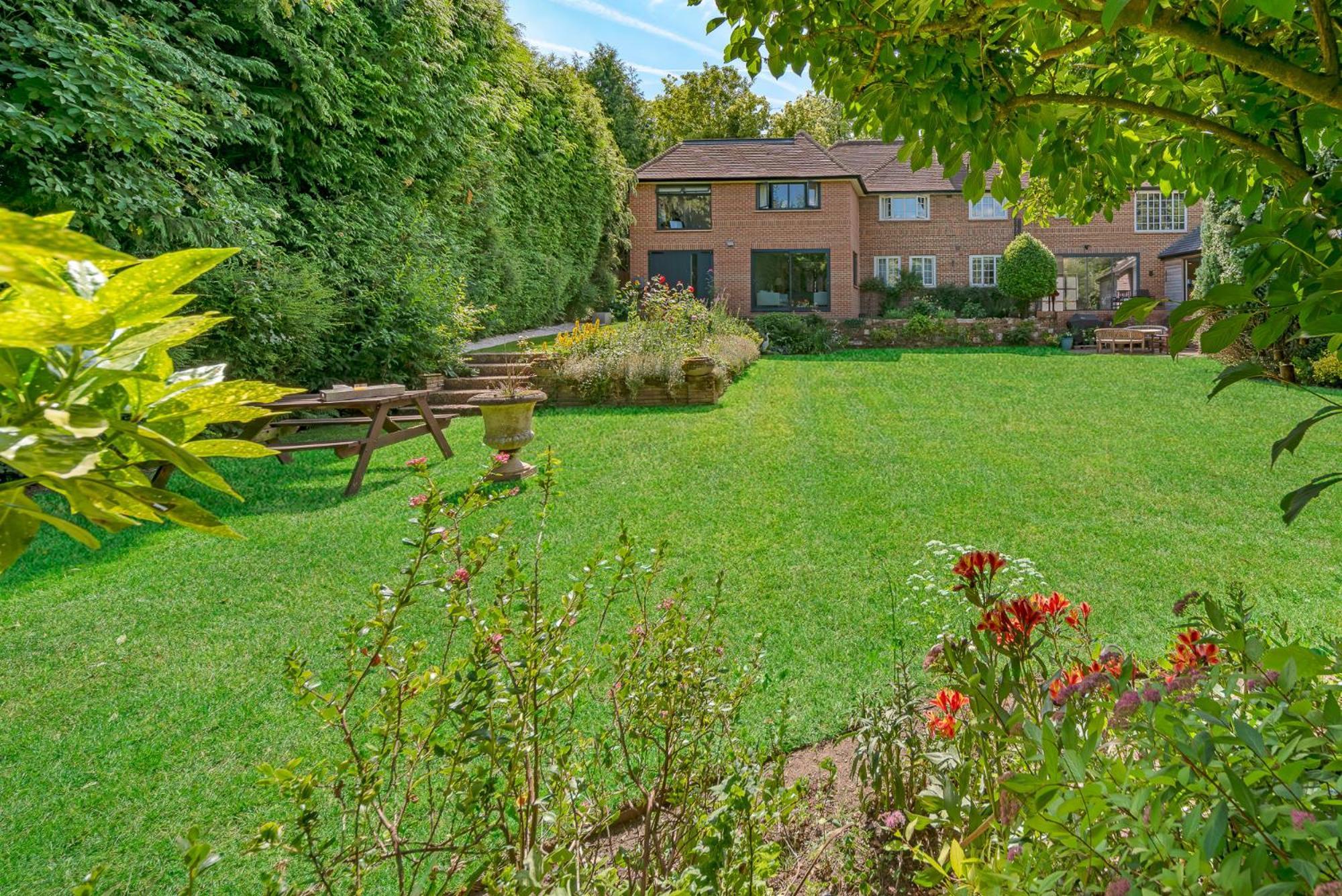 Westleigh Hotel Ashtead Exterior foto