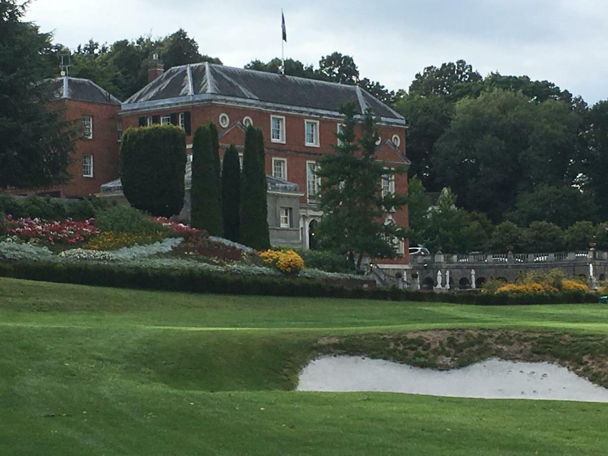 Westleigh Hotel Ashtead Exterior foto