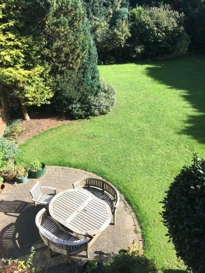 Westleigh Hotel Ashtead Exterior foto
